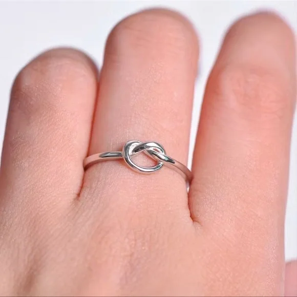 NWT 💍 STAMPED .925 STERLING SILVER INFINITY KNOT RING IN GIFT BOX Size 5 - Picture 2 of 5